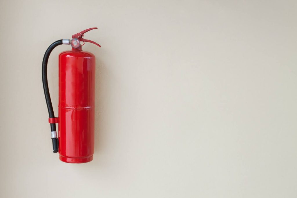 check fire extinguisher for serviceability